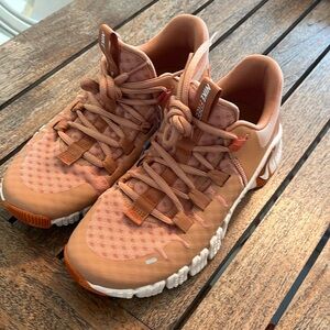 Gently worn Nike Metcon 5 size 6 women’s